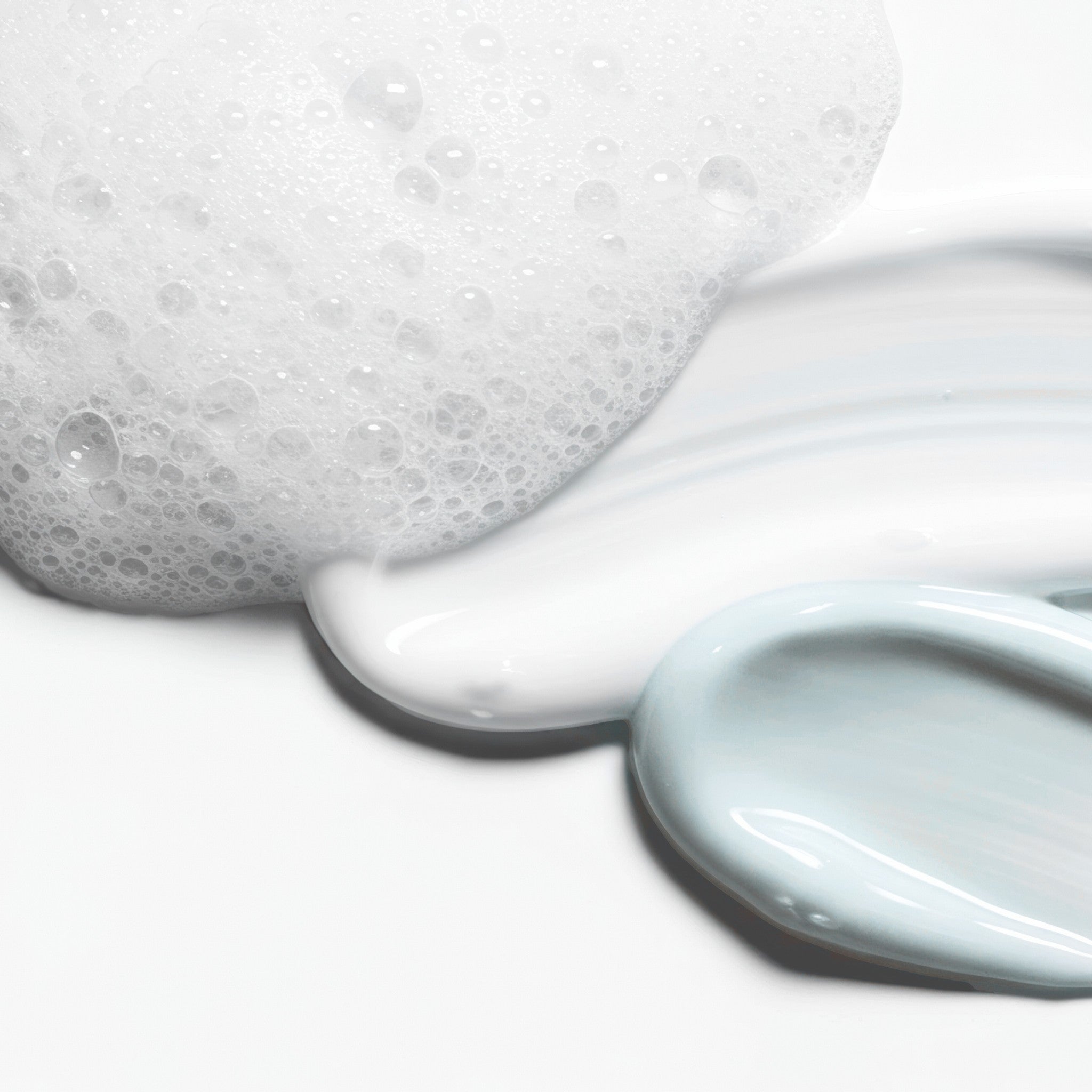 the texture of the best anti-aging cleanser, cloudy foam and gentle but efficient glacier oceanic clay for all skin type use.